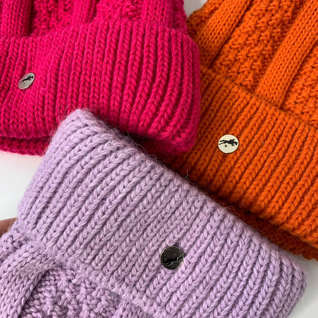 gestricktebommelmütze-mutze-tara-dunkelblau-neu-bommelmuetze-reitstall-wintermütze-sps-reiten-pferdemädchen-spooks