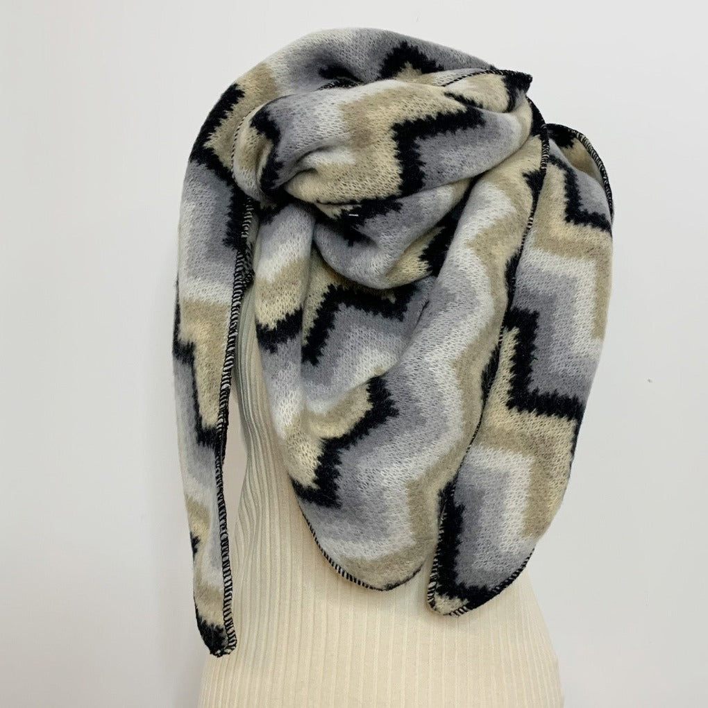 Schal mit Zick Zack Muster schwarz grau Dreiecksschal Damen