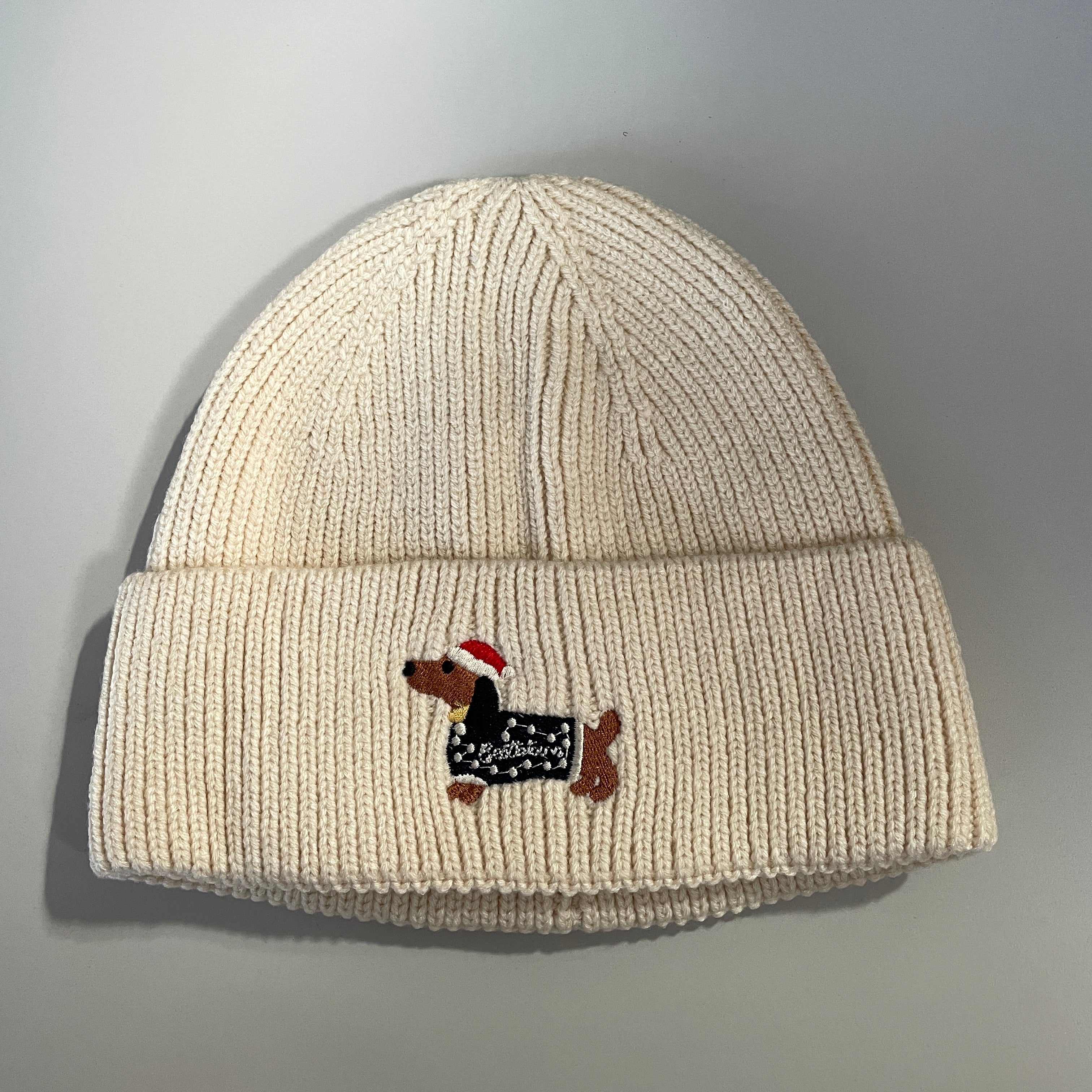 strickmütze damen beanie mit hundemotiv dackel mütze wintermütze hundestickerei creme