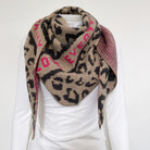dreiecksschal-evelyn-loveeveryday-beige-pink-leoprint