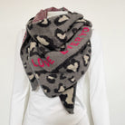 dreiecksschal-evelyn-loveeveryday-grau-pink-leoprint