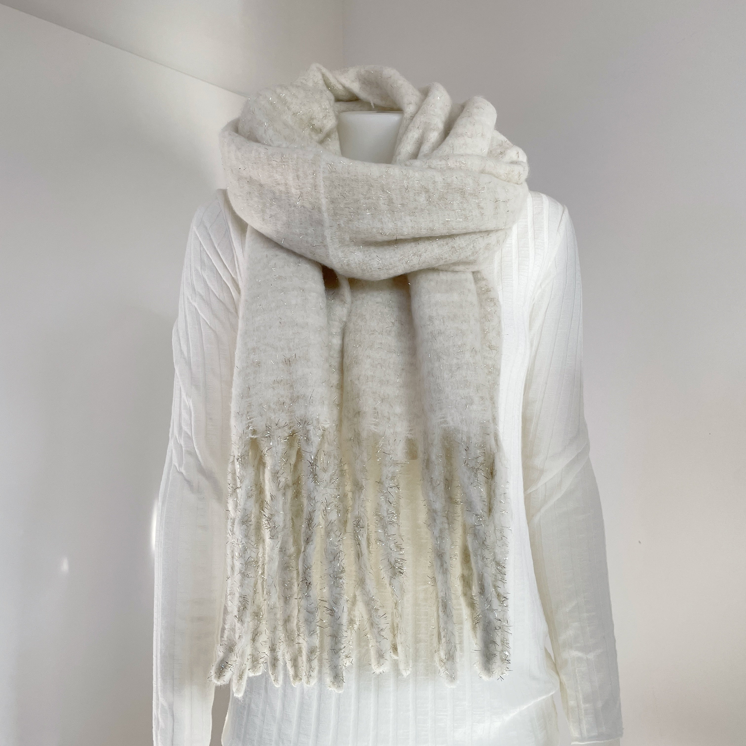 weicher glitzer schal goldfäden wollschal creme weiß