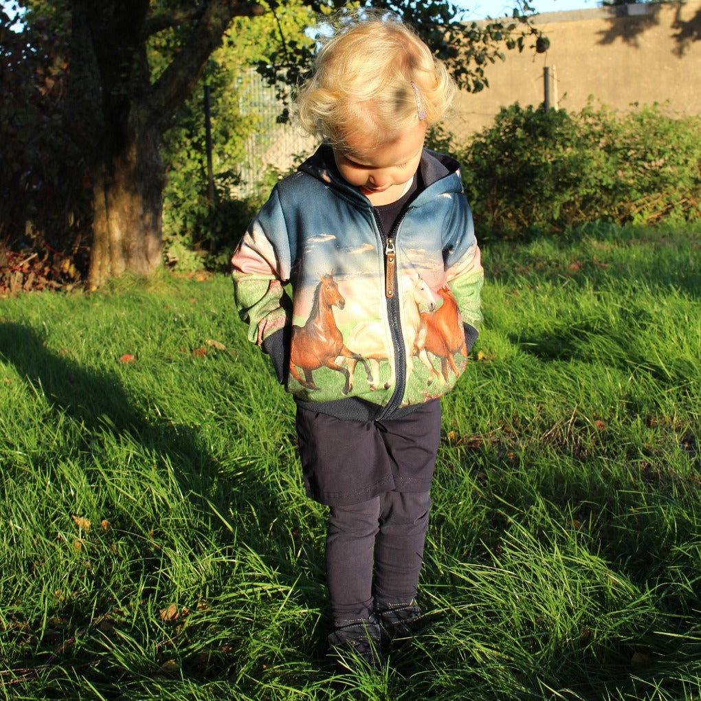 kinder hoodie mädchen sweatshirt mit pferdemotiv bunt dunkelblau