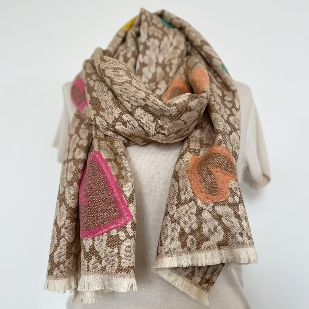 leoschal leo schal pink beige orange gelb türkis mit herzen herzmotiv fransen braun