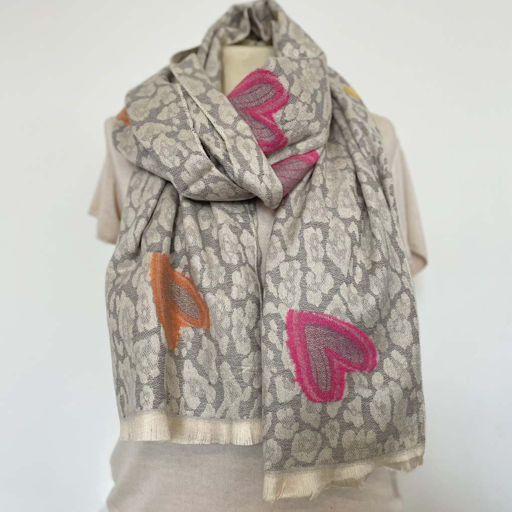 leoschal leo schal pink beige orange gelb türkis mit herzen herzmotiv fransen grau