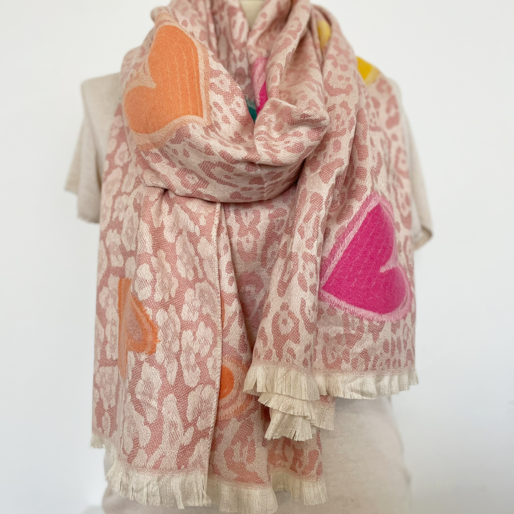 leoschal leo schal pink beige orange gelb türkis mit herzen herzmotiv fransen rosa