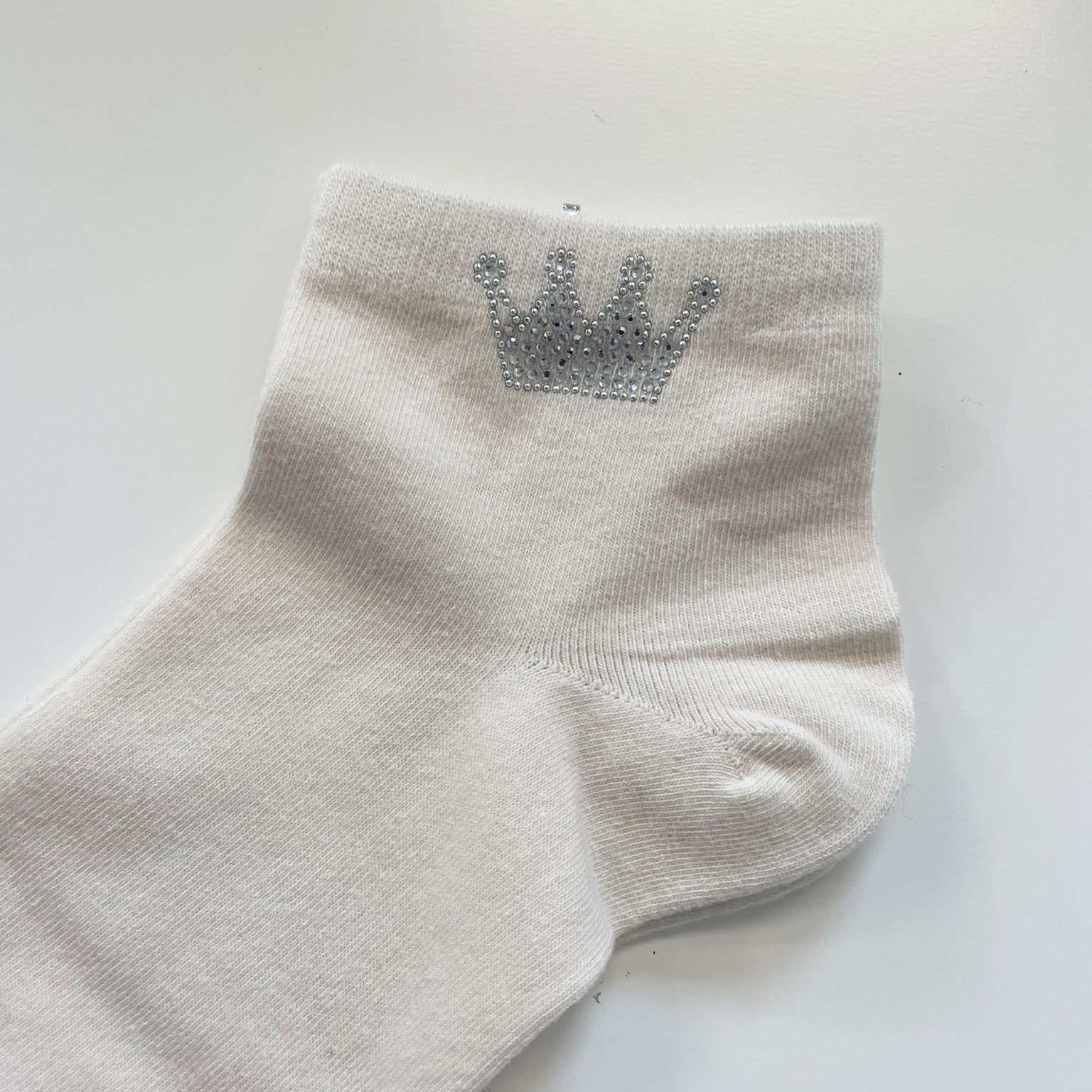 Kurze Damen Socken mit Glitzer Krone beige