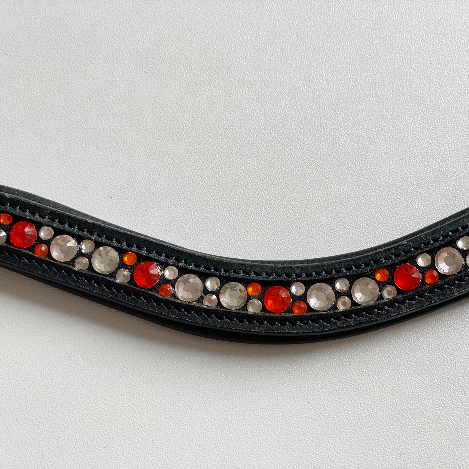 stirnriemen-glitzer-geschwungen-rot-silber