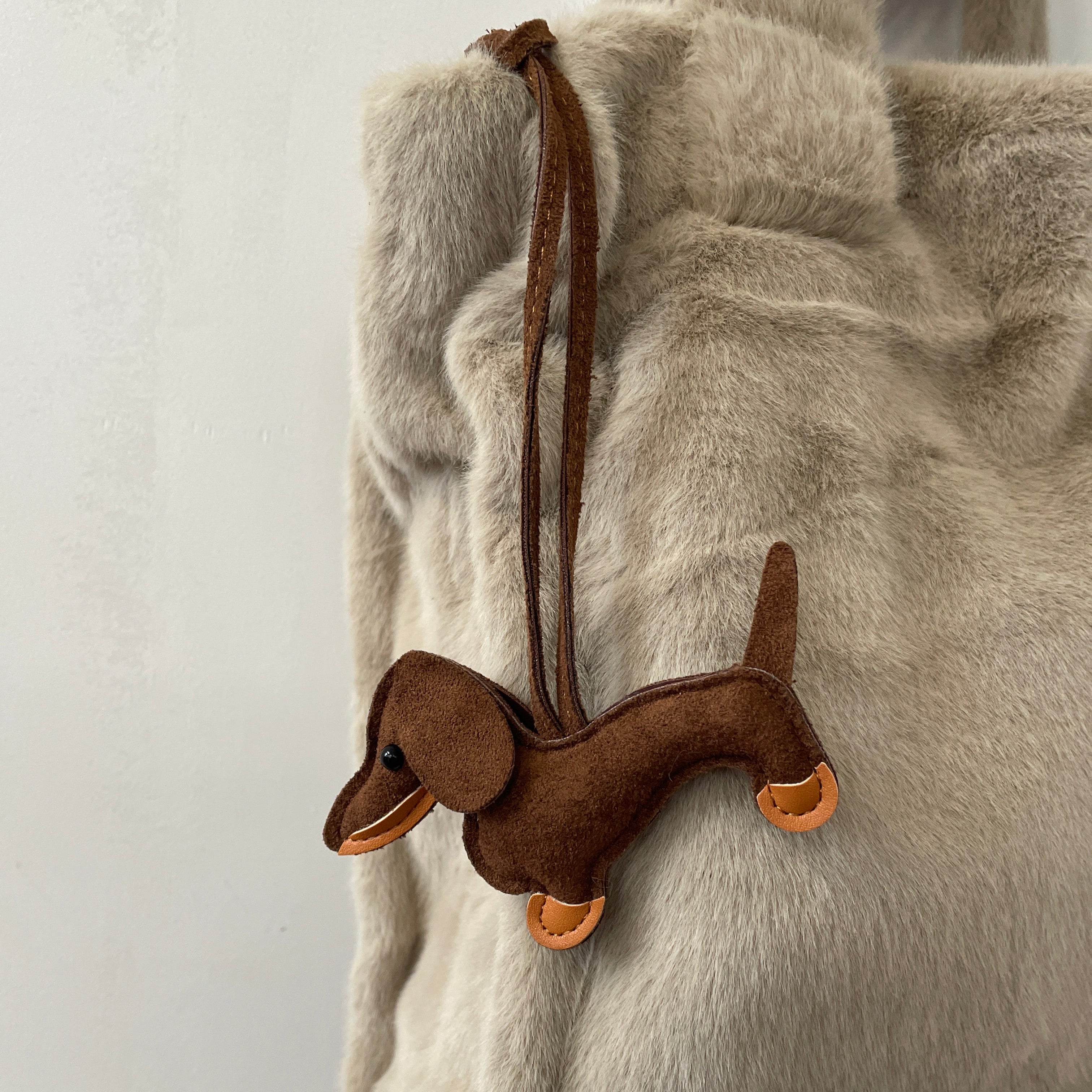 Dackelanhänger, Dackel Accessoire, Hundeanhänger, Taschenanhänger Hund, Schlüsselanhänger Dackel, Leder Dackelanhänger, Geschenk für Hundeliebhaber, Dackel Geschenk, springstar