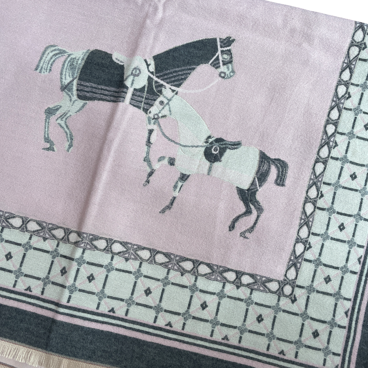 Eleganter Wollschal mit eingewebten Pferdemotiv Springstar Rosa Grau
