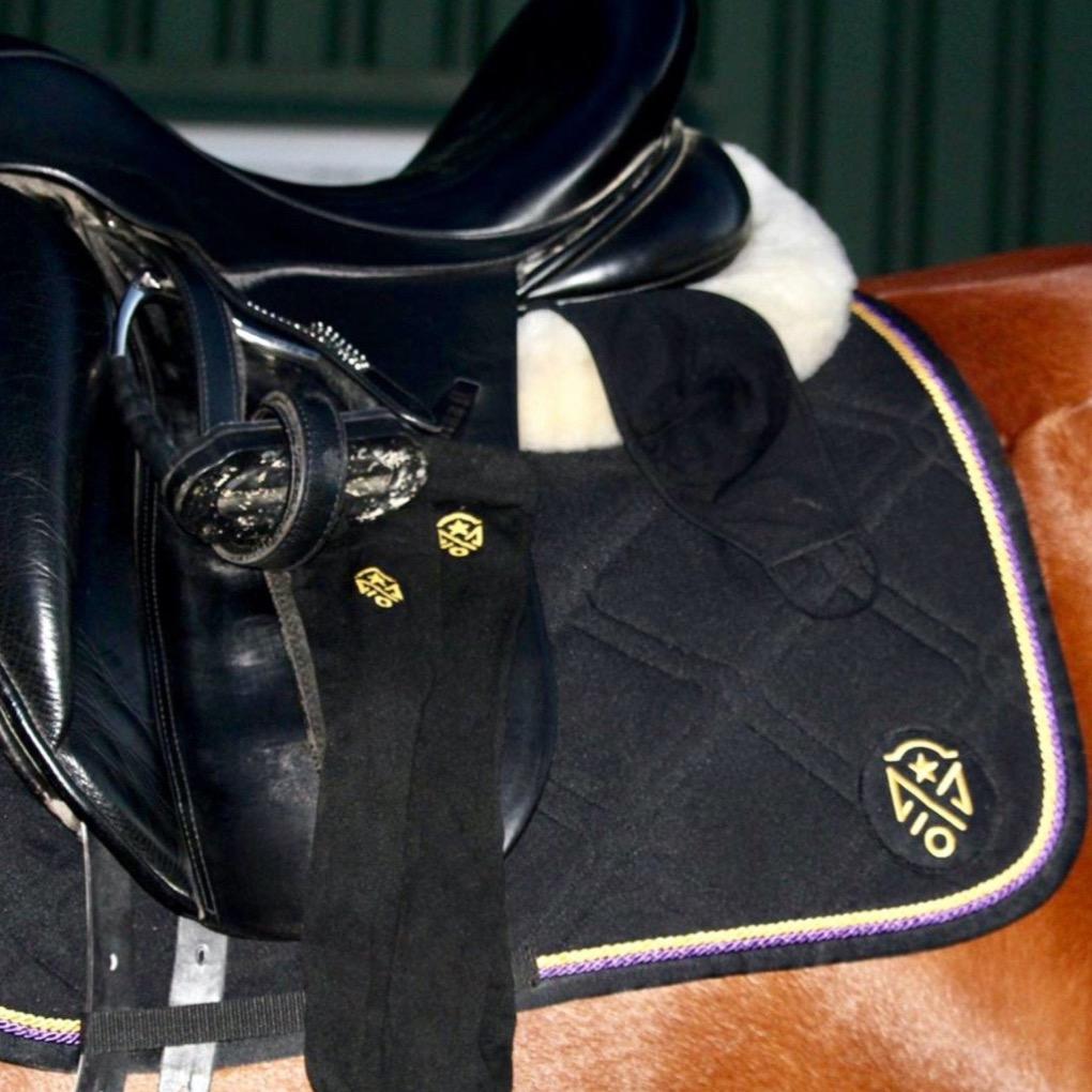 Set Schabracke, Socken und Maske Internationales Festhallen Reitturnier Frankfurt, Schlacke schwarz, Maske schwarz, Socken schwarz, Spots, IFRF, Reitturnier Frankfurt, Goodies Reitturnier Frankfurt, Reitturnier Frankfurt Ausstattung