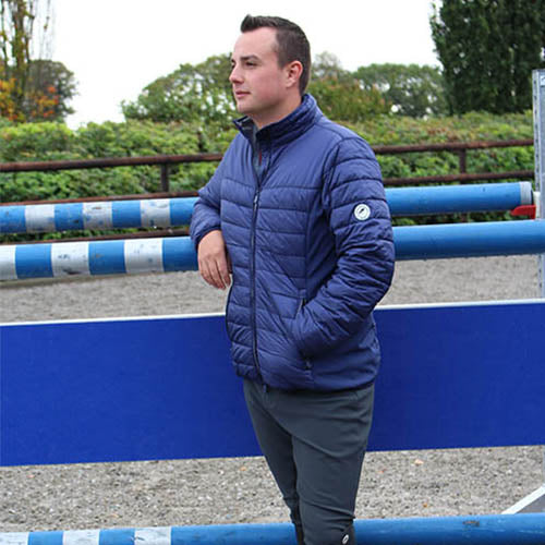 Herrenreitjacke, Sprigstar, Herrenreitmode, Reitjacke, Herrenreitjacke, marine, marine jacke, springstarjacke, springstar, springstar herren, pferd, pferde, pferdemode, reitzubehör, theo