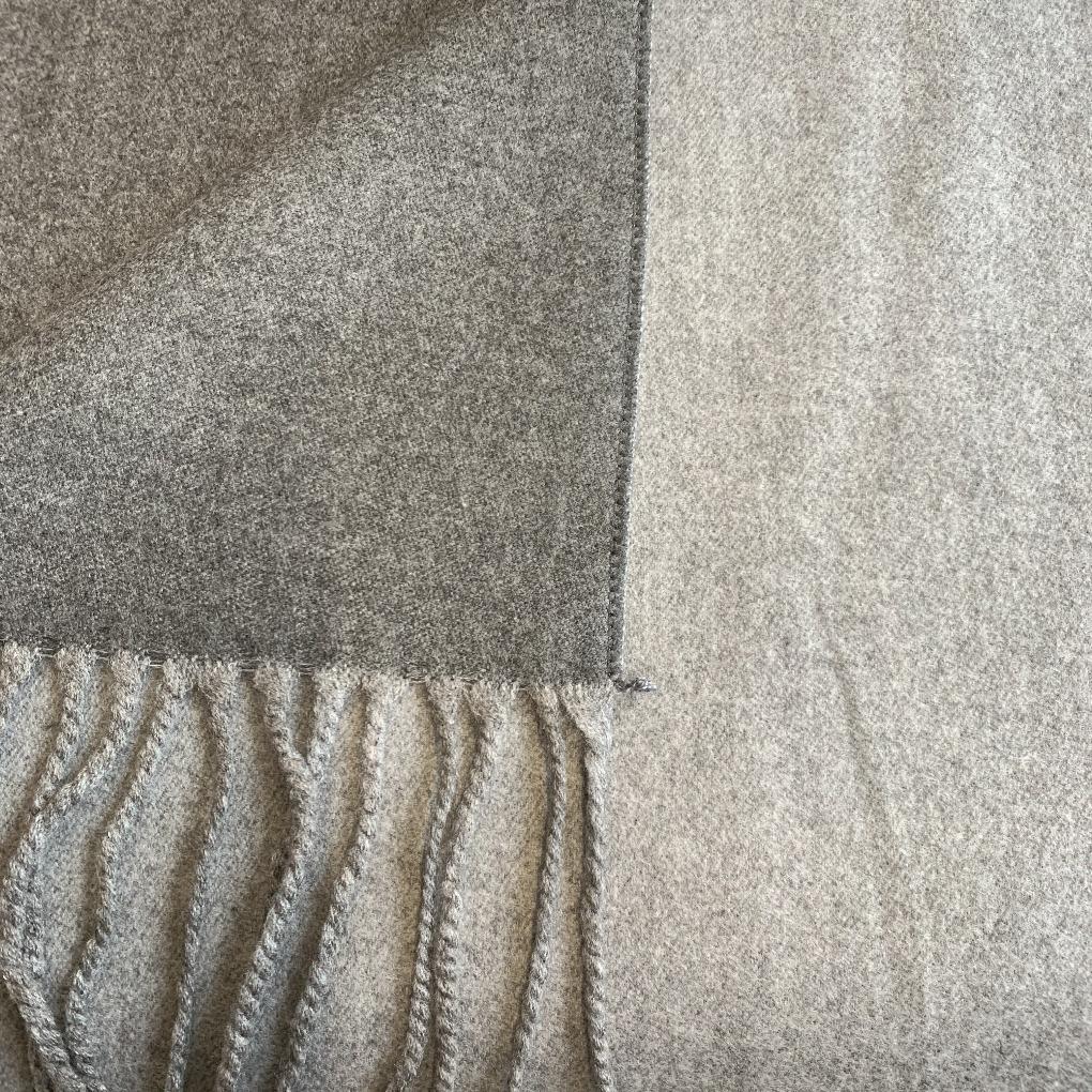 Fransenschal-grau-anthra-braun-curry-wenbar-drehschal-schal-kuschelig-warm-fransen-stall-pderdefans-stall-arbeiten-springstar