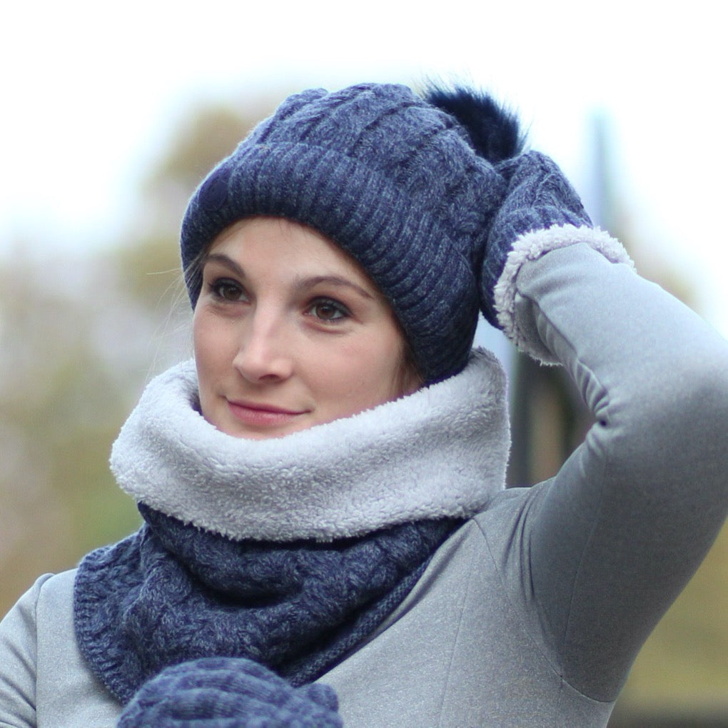 reiten, pferd, draußen, reiterin, winter, stall, bequem, täglich, reitoutfit, wärmend, schick, kalt, kopf, damen wollmütze