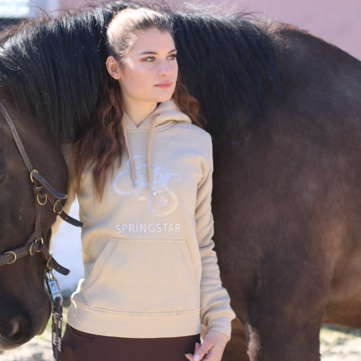 pailettenhoodie spooks-selma2.0-beige-springstar-kangurutasche-kapuzefront