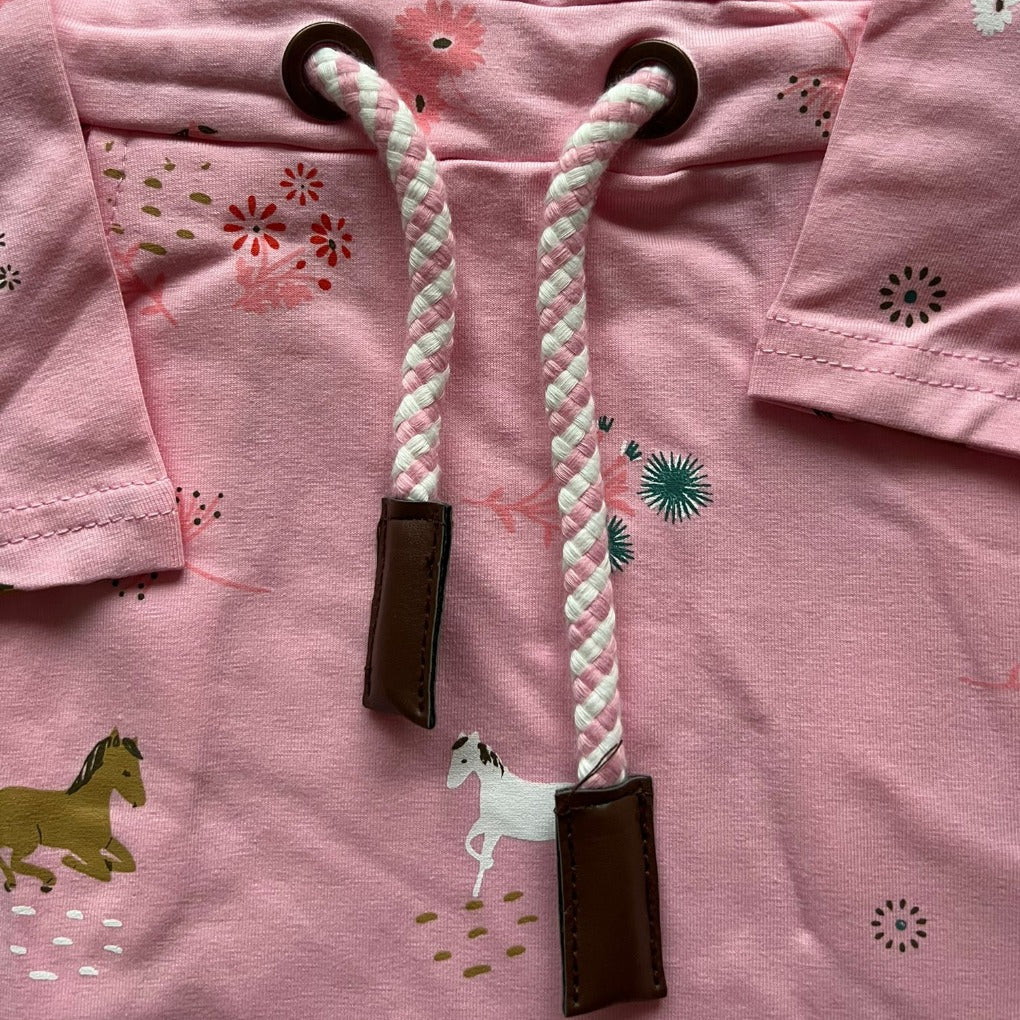 kinderkleid-june-mit-pferden-und-blumen-kordel-misty-rose kleid kids rosa pferdchen