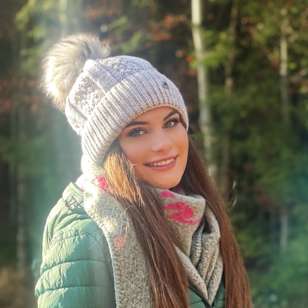 -mutze-tara-dunkelblau-neu-bommelmuetze-reitstall-wintermütze-sps-reiten-pferdemädchen-spooks-loesdau-krämer-ridersdeal-riderschoice