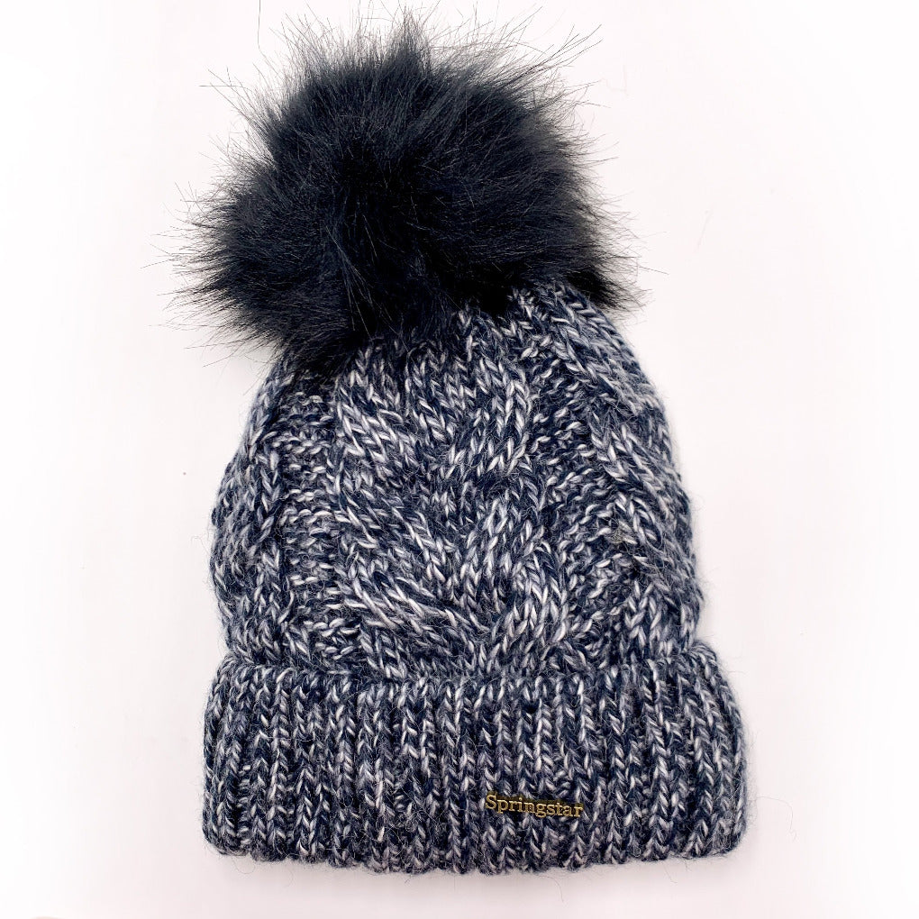 strickmütze mit bommel ivy dunkelblau zopfmuster kunstfell weiß blau garn stricken springstar