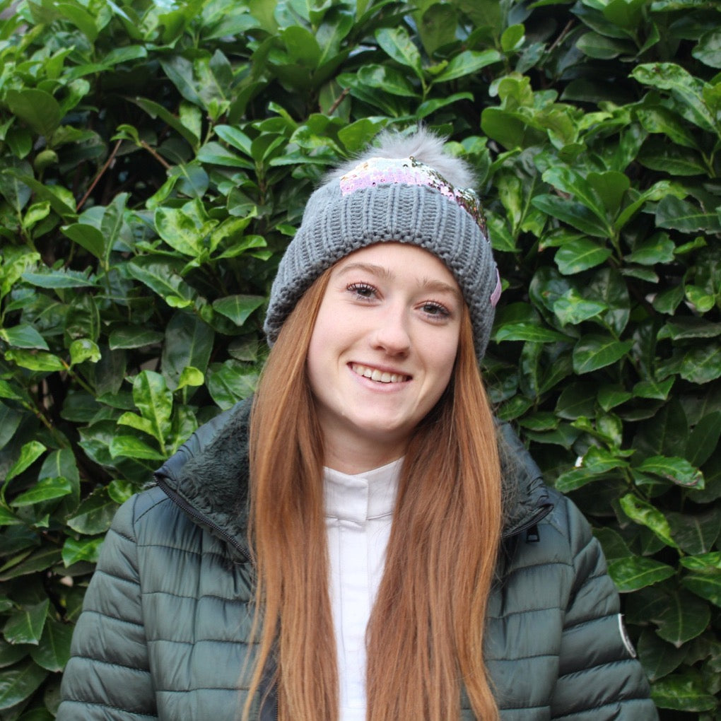 paillettenmütze shirin grau mit bommel kunstfell glitzer