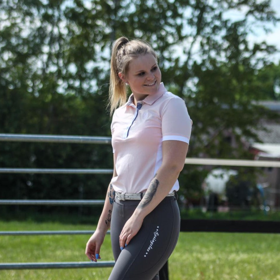 poloshirt mit logo, poloshirt reiten, rosa, spooks, pikeur, reitshirt, turniershirt, karomuster, glitzersteine, stehkragen, poloshirt rosa reiter outfit damen polo shirt reiteroutfit funktionsshirt