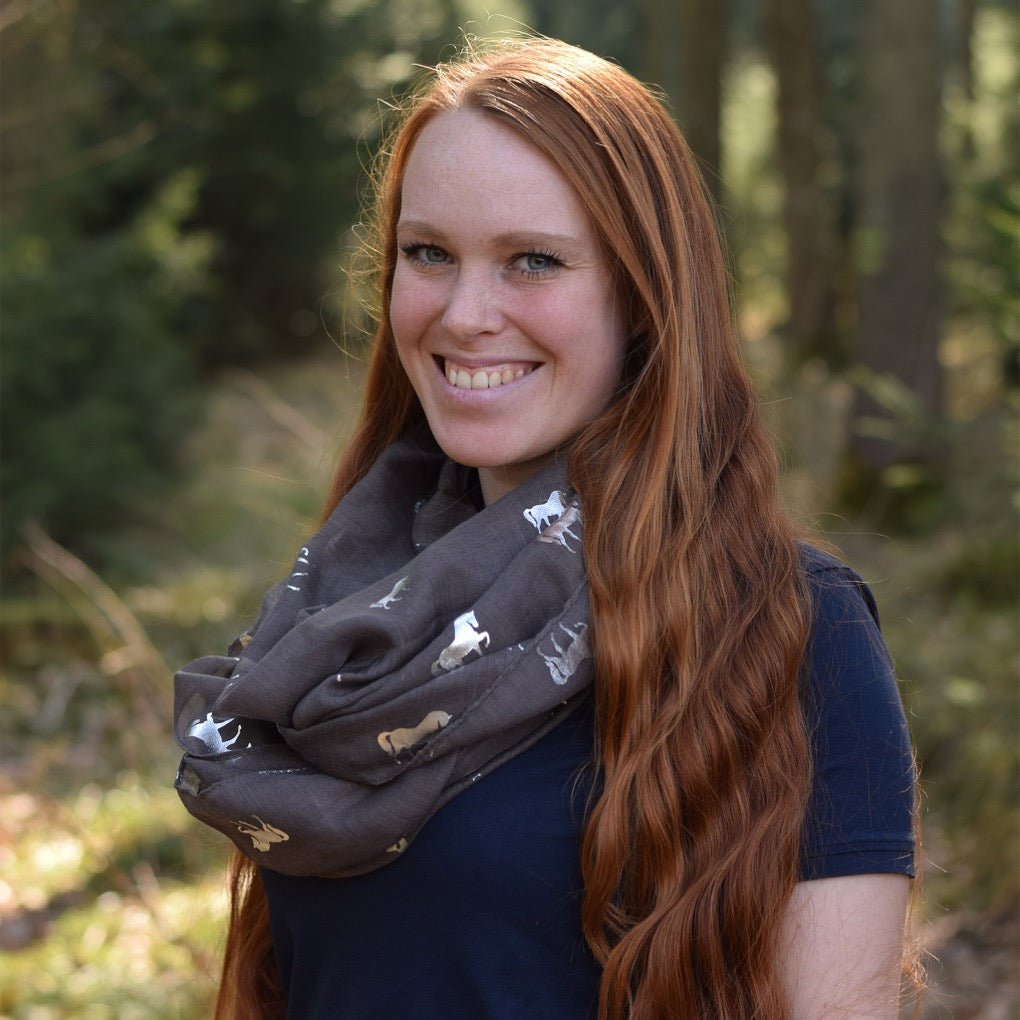 silber metallic loop schal chaleen braun pferde pferdemotiv rundschal glitzerschal