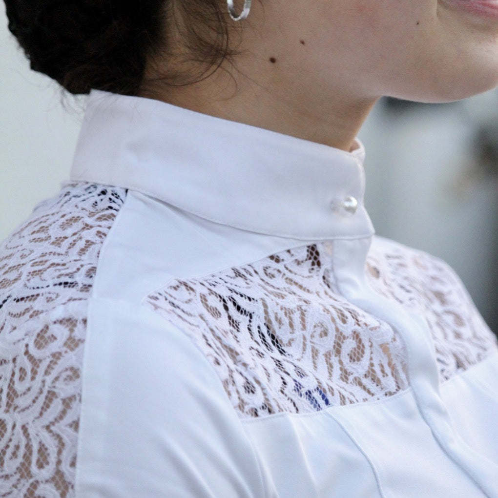 trniershirt-jessi-weiß-mit-perle-spitze-spitzendetails-weißesturniershirt-edles-turniershirt-turniershirt-damen-springstar-sps-equestrian-spooks-krämer-loesdau-kingsland