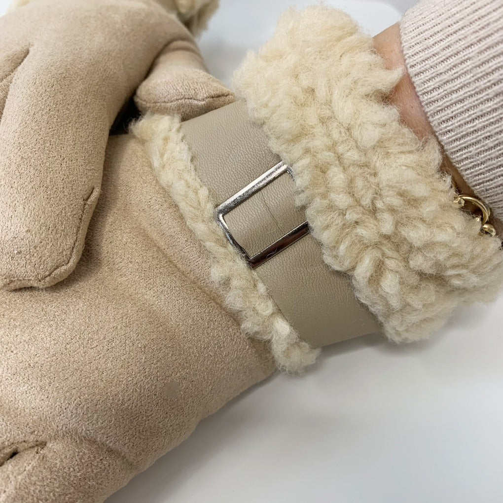 Damen Winterhandschuhe gefüttert Teddyfell Zierschnalle Wildlederoptik beige