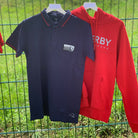 Mystery_Derby_Shirt_blau_Hoodie_rot