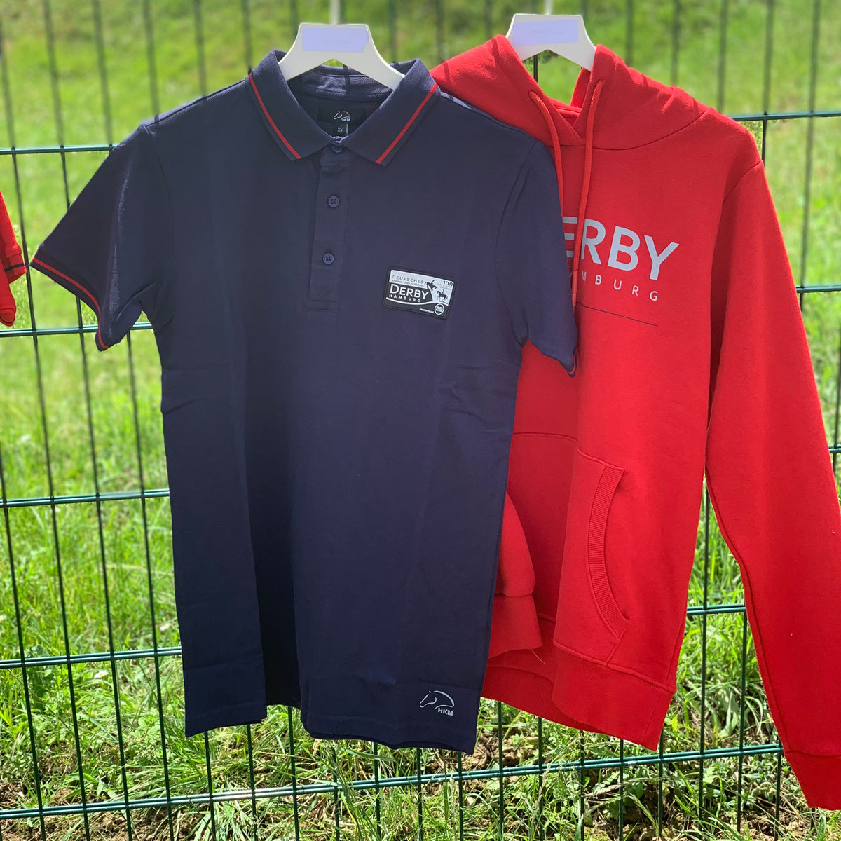 Mystery_Derby_Shirt_blau_Hoodie_rot