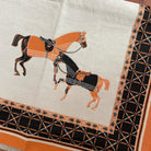 Eleganter Wollschal mit eingewebten Pferdemotiv Springstar Beige Braun Orange 