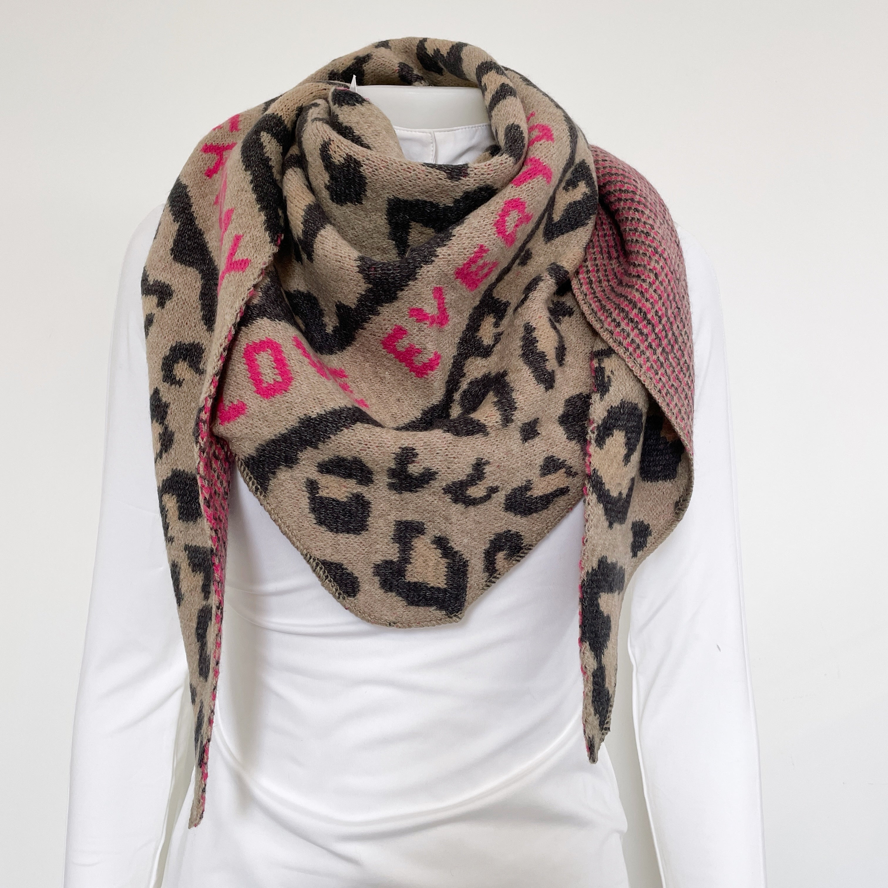 dreiecksschal-evelyn-loveeveryday-beige-pink-leoprint
