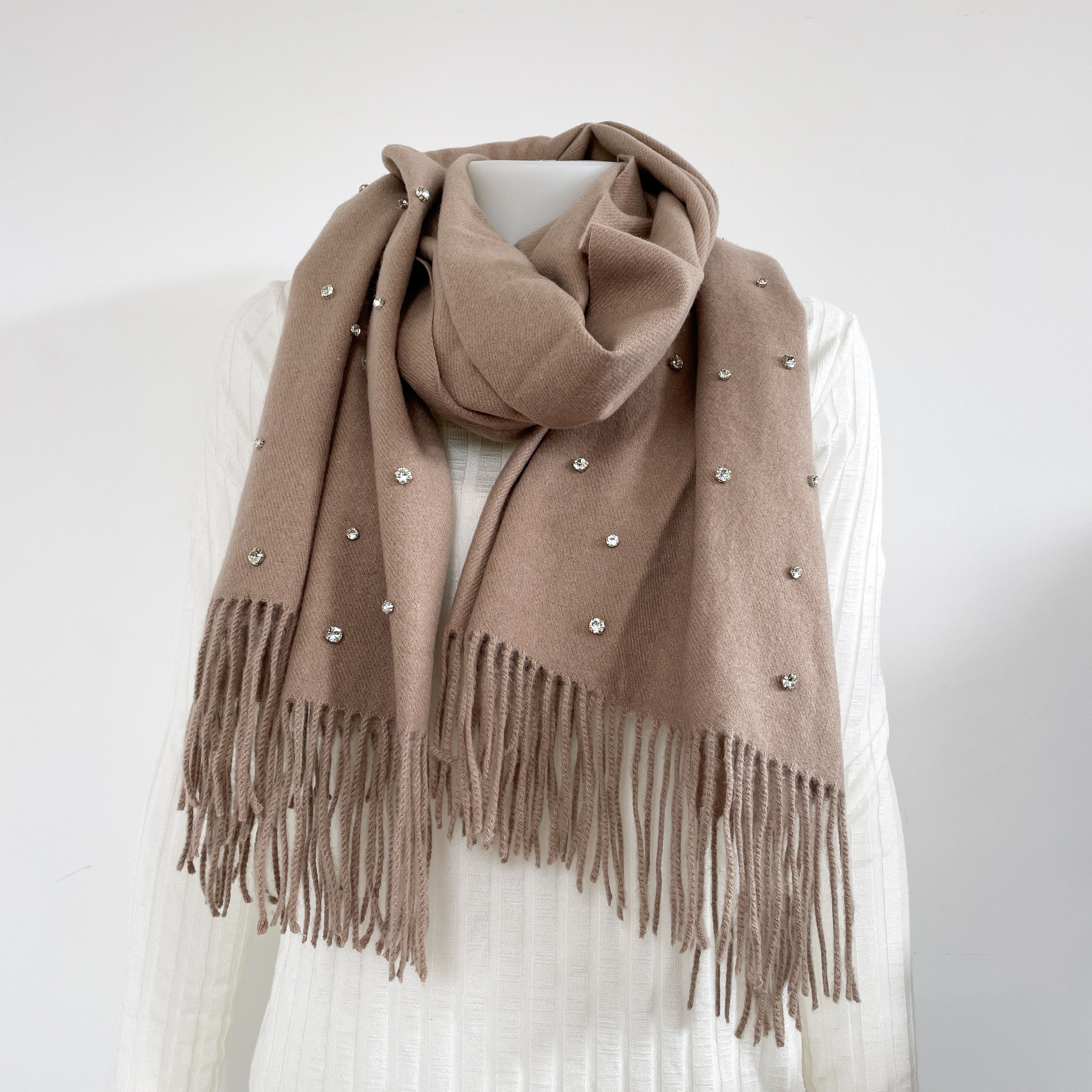 damen wollschal mit fransen und glitzersteinen in beige