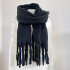 glitzer winterschal aus wolle schwarz gold