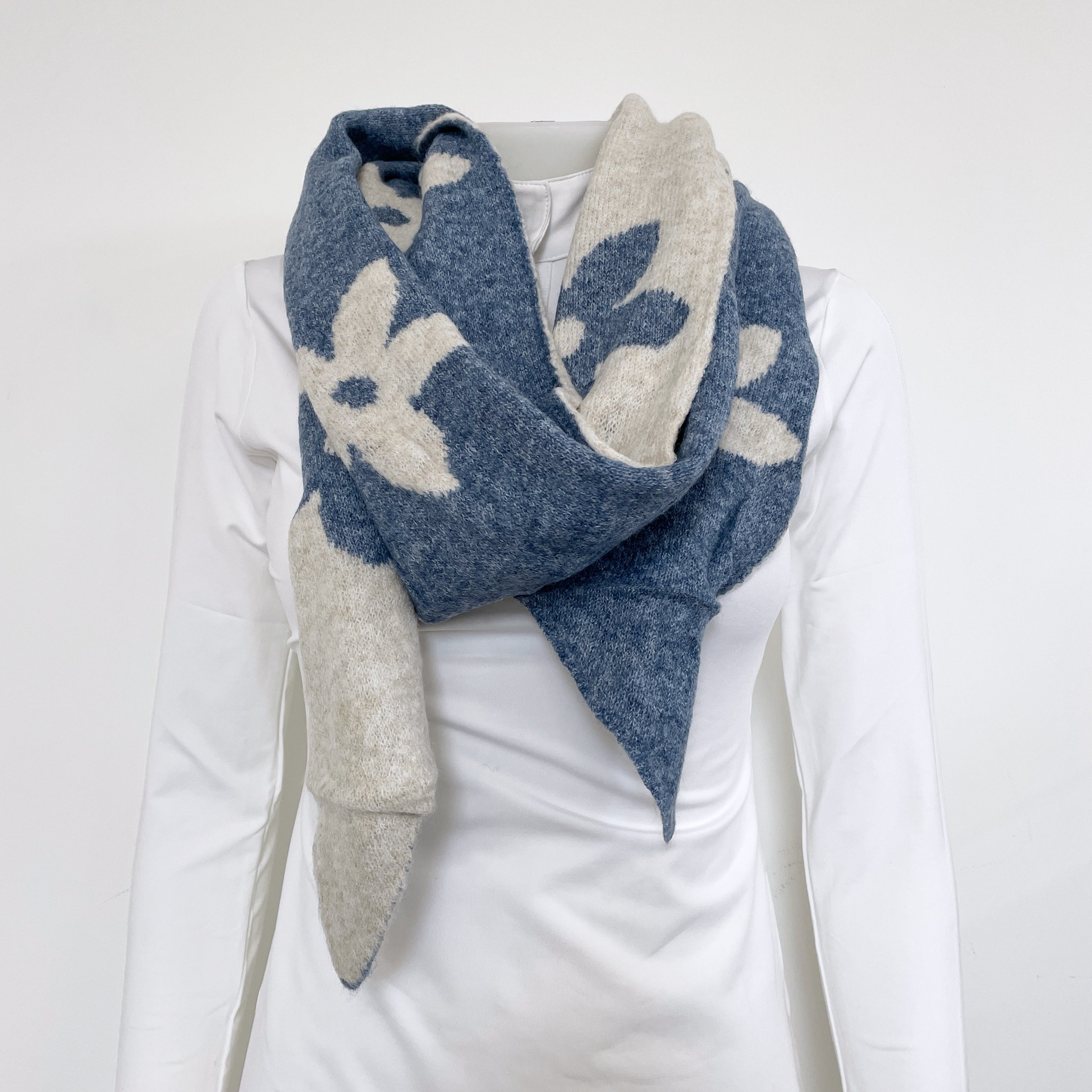 damen schal mit blumenmuster jeans blau