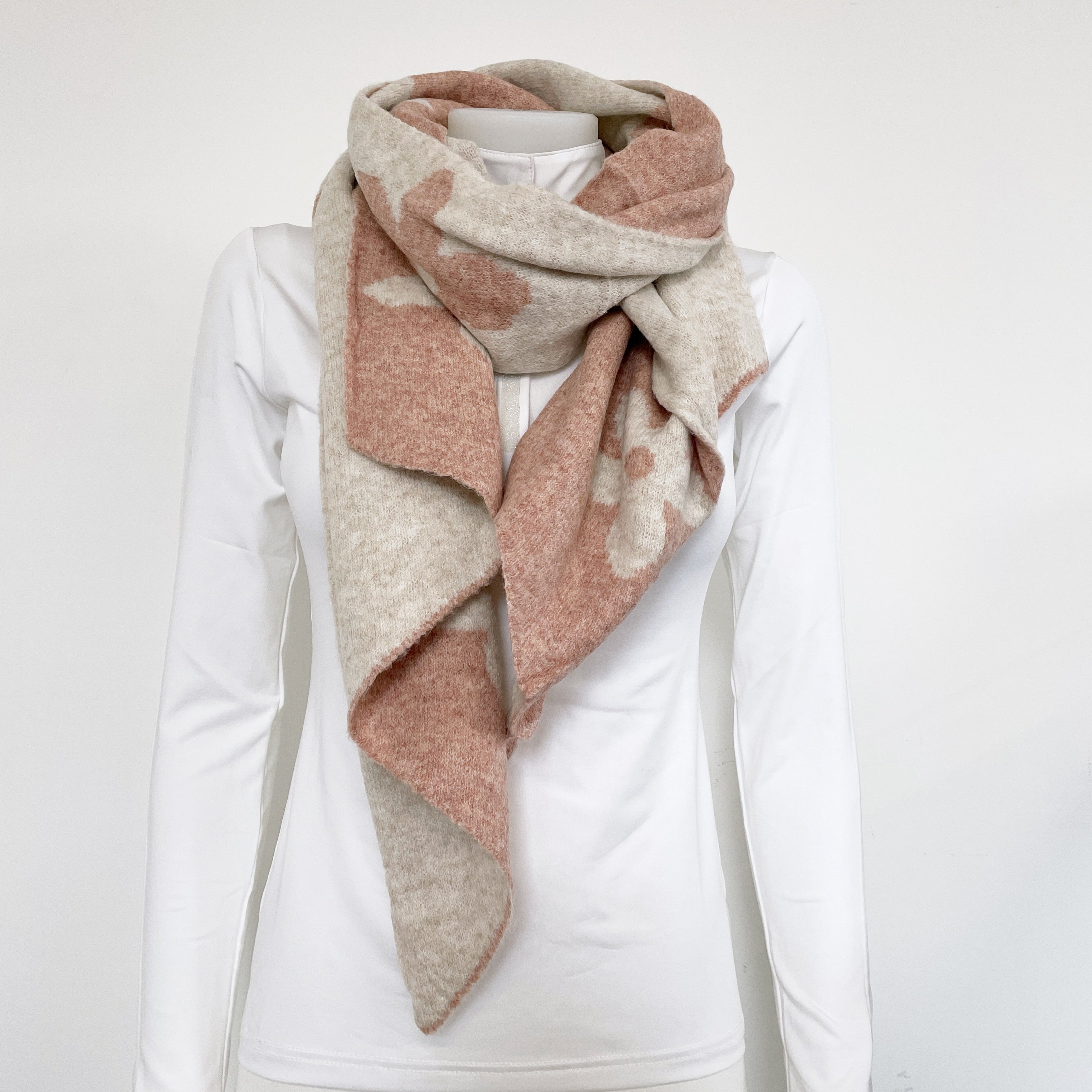 herbstlicher Schal mit Blumen in rosa beige