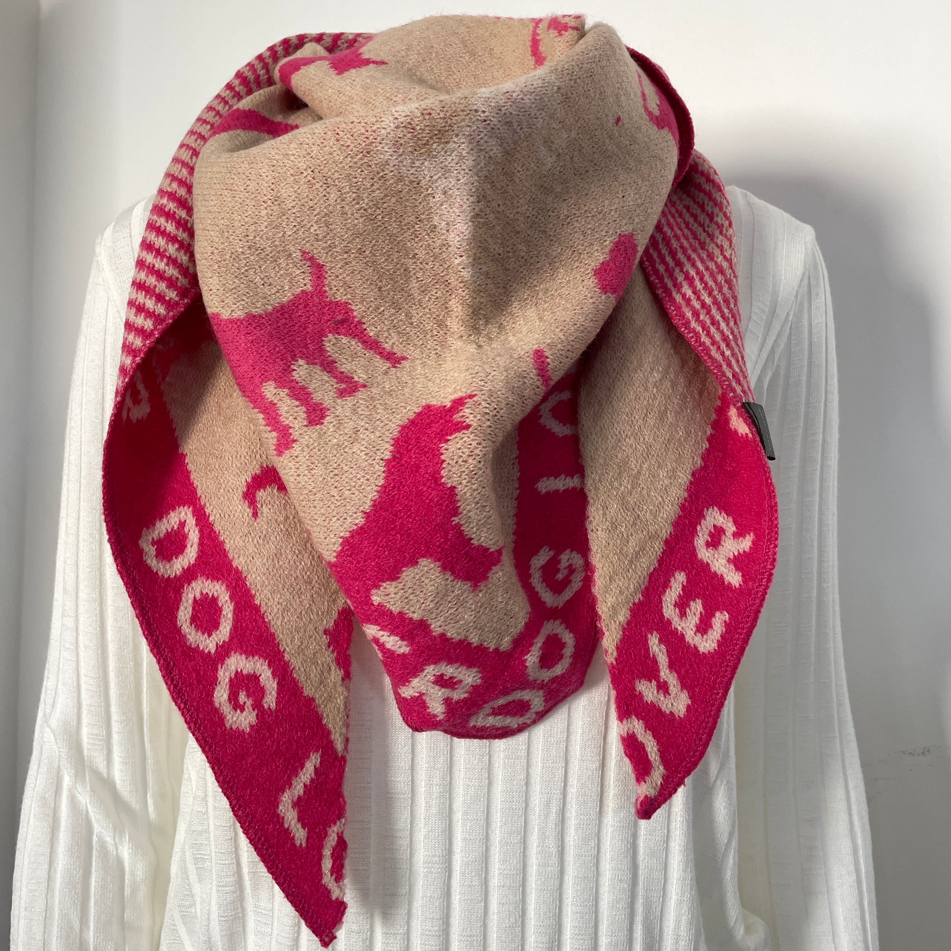Mila Dreiecksschal Dog Lover in Beige mit pinkem Hundemotiv – Damen Schal