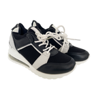 Moderner Damen Sneaker in Schwarz und Weiß mit dicker Sohle und Mesh-Einsätzen – Springstar Mode.