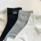 Kurze Damen Socken mit Glitzer Krone schwarz weiß beige grau