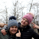Farbmix-muetze-Laila-bommelmuetze-plu-bommel-strickmuetze-muetze-herbst-winter-springstar-sps-pinkypink-wintertraum