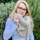 wollschal beige Extra großer Schal Jennifer, kuscheliger Schal, dicker Schal, Schal , Winterschal, Loedau, Spots, Krämer, zalando Schal, Asos Schall, Reitschal, Schal gelb, Schal Curry  Alternativen Text bearbeiten