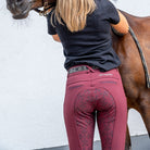 damen-reithose-vollbesatz-kristall-maroonred-bordeaux-springstar-reithose-vollbesatz-reithose-sps-reithosemitglitzer (4)