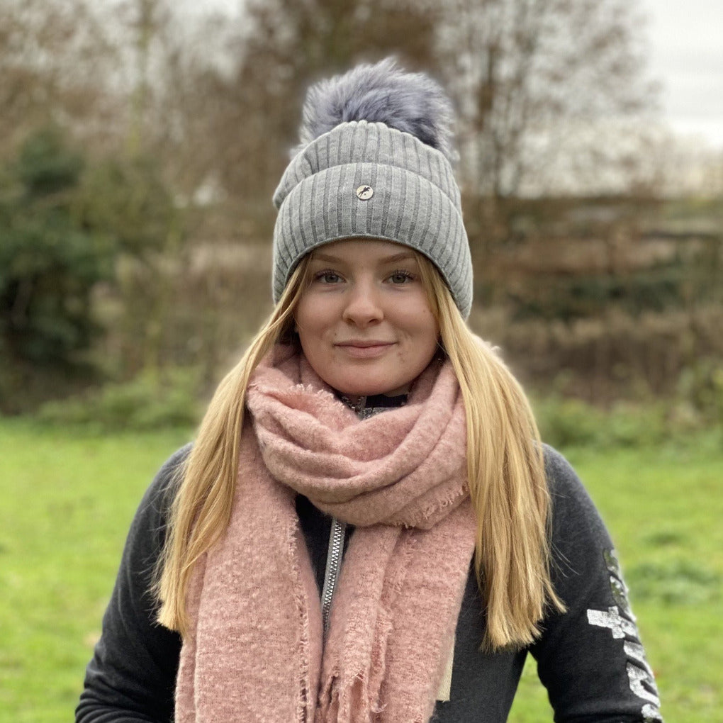 marnie,bommelmütze,mütze,winter,wintermütze,springstar,spooks,sps,logo,strickmütze,kunstfell bommel,reiten,reitstall,pferdemütze