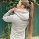 hoodie-jasmin-2.0-grau-pailletten-seite-springstar-reithoodie-sweatshirtjackereiten spooks