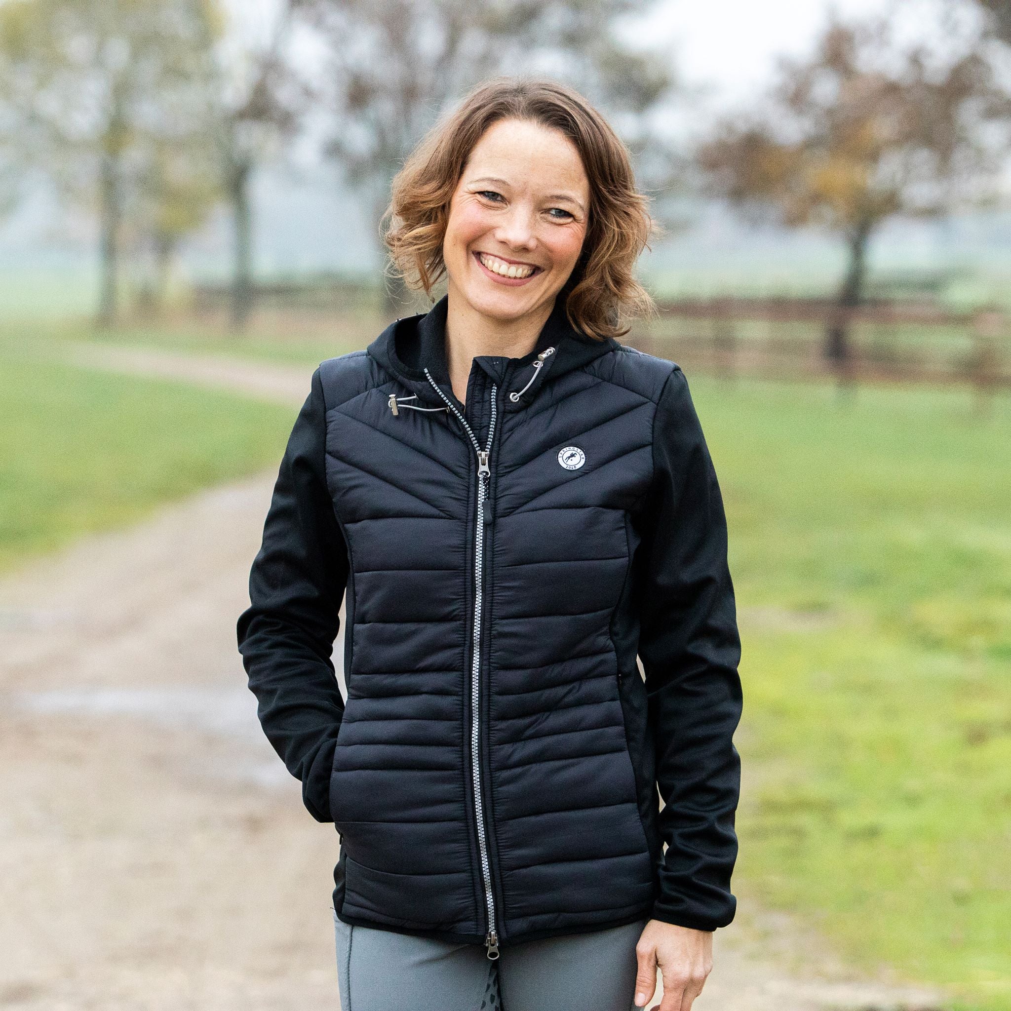 Funktionsjacke Materialmix "Romina" hybrid-uebergangsjacke-romina-black-materialmix-jacke-mit-softshell-shop