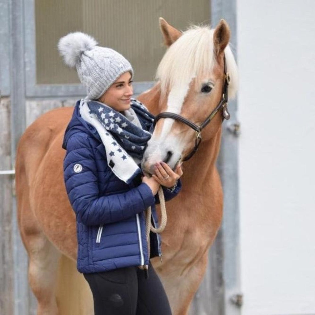 steppjacke reiten lina blau pferd haflinger mütze bommel grau schal sterne halfter damen jacke reitjacke 