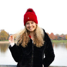 bommel mütze-marnie-rosa-fellbommel-fellbommelmütze-strickmütze-rosa-mütze-kunstfell-plüschmüze-wintermuetze-rot-rotemuetze-springstar-spooks-loesdau-asos