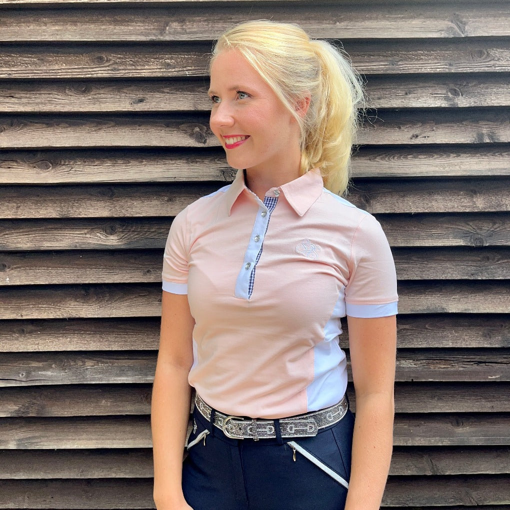 poloshirt mit logo, poloshirt reiten, rosa, spooks, pikeur, reitshirt, turniershirt, karomuster, glitzersteine, stehkragen, poloshirt rosa reiter outfit damen polo shirt reiteroutfit funktionsshirt