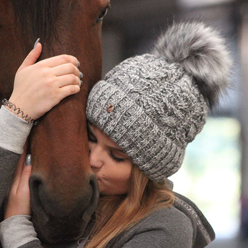 damen wintermütze, mütze reiten, samira,mütze,halfter,trixi,loop,almara,springstar,sps,spooks,mädchen,strick,stickmütze,