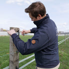 bemer-riders-tour-softshelljacke-blau-marine-wetterfst-trixi-halfter-blau-männerjacke-herrenjacke-outdoorjacke-pferdejacke